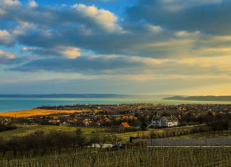 Barangolás Veszprémben vagy inkább bortúra Csopakon? Az ebikeshopgo.hu-val minden lehetséges! Kirándulás ebikekkal