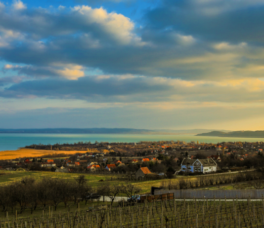 Barangolás Veszprémben vagy inkább bortúra Csopakon? Az ebikeshopgo.hu-val minden lehetséges! Kirándulás ebikekkal