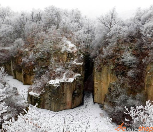 Havas bringatúra: irány a Megyer-hegyi tengerszem Havas bringatúra: irány a Megyer-hegyi tengerszem