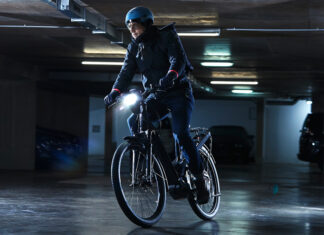 Biztonságos kerékpározás a sötét estéken: hasznos tippek egy profitól Biztonságos kerékpározás a sötét estéken
