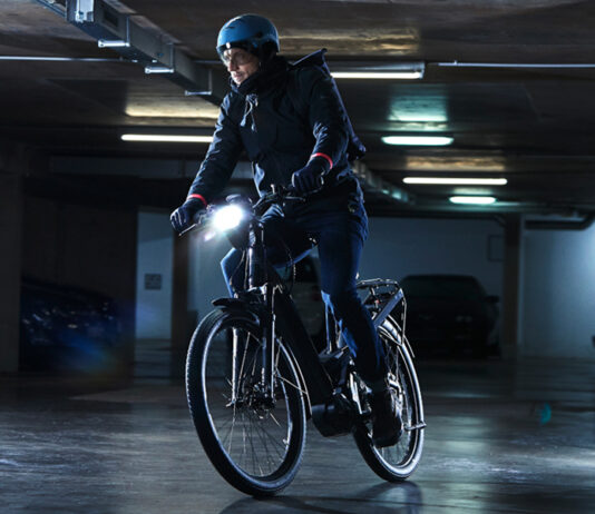 Biztonságos kerékpározás a sötét estéken: hasznos tippek egy profitól Biztonságos kerékpározás a sötét estéken