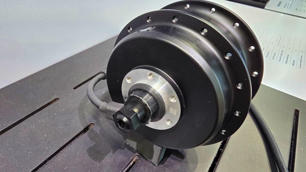 Bosch Hub Line agymotor a tengely felőli oldalról