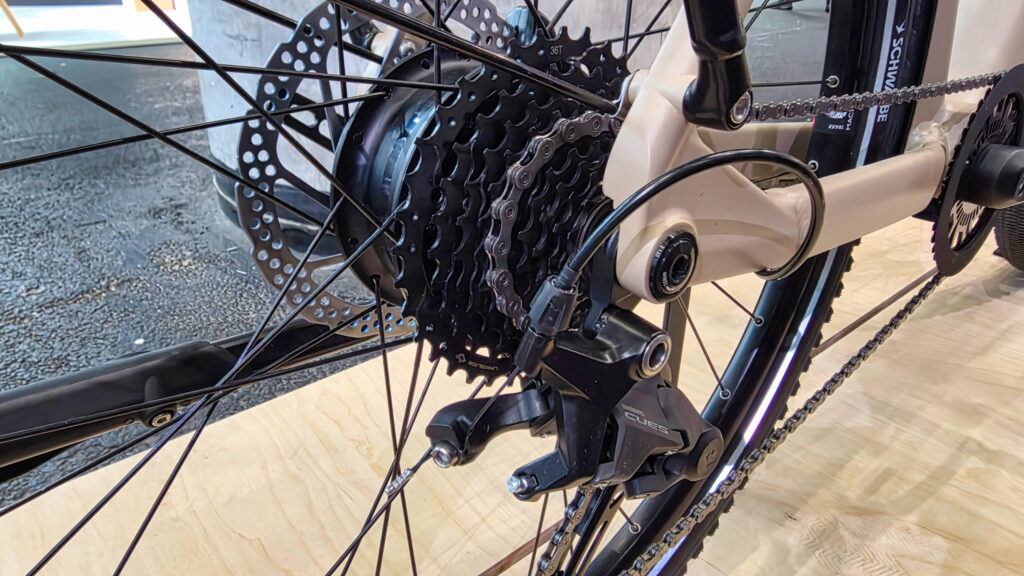 Bosch agymotoros kerékpár Shimano CUES láncváltóval