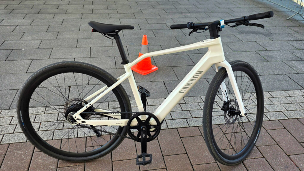 Canyon Roadlite:ON karbon városi elektromos kerékpár