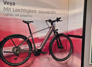Riese & Müller 2027: az új, könnyű Veya és az újratervezett Multicharger4 – ott voltunk a bemutatón Riese & Müller Veya 2027 könnyű eBike a kereskedői napon